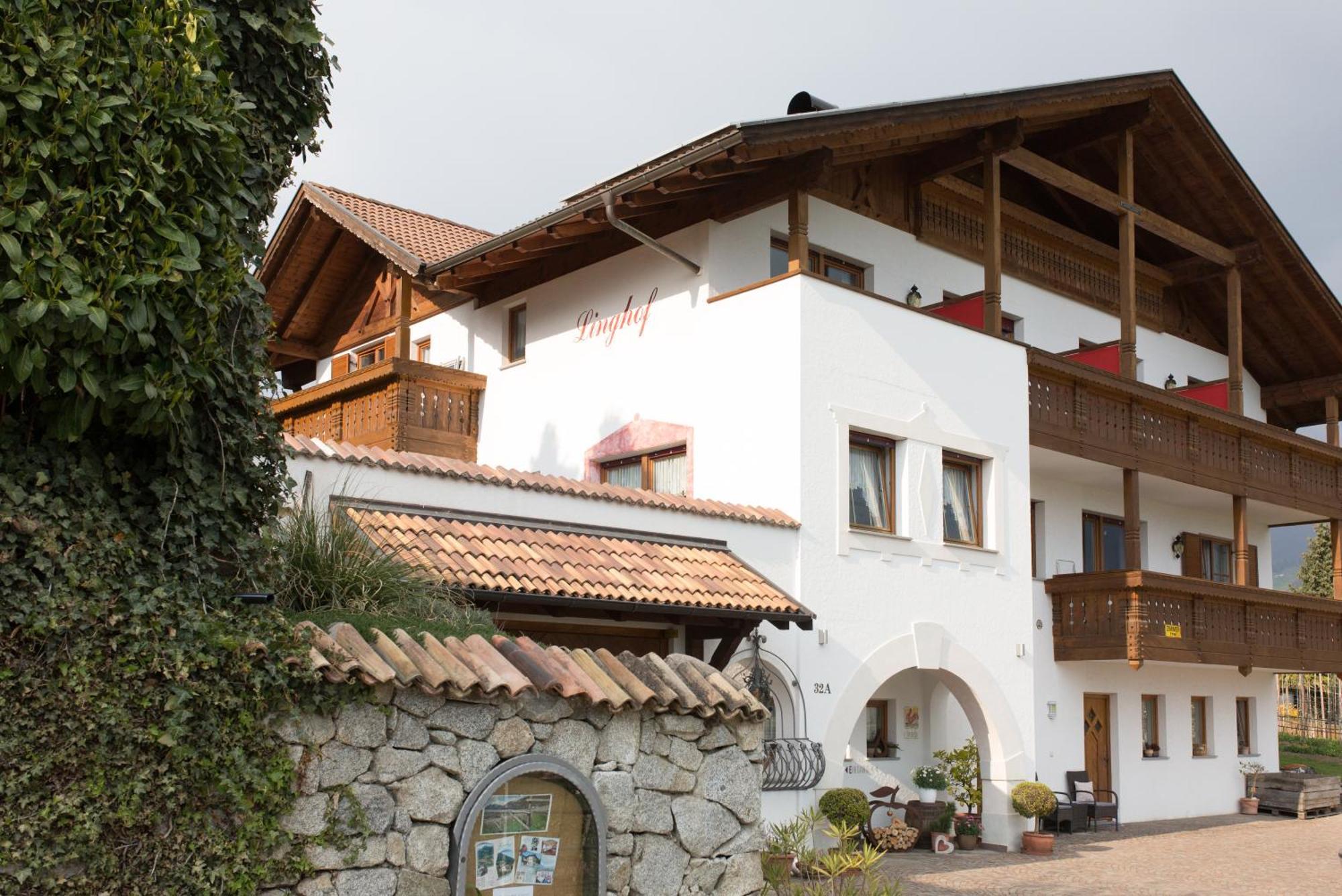 Linghof Bed & Breakfast ติโรโล ภายนอก รูปภาพ