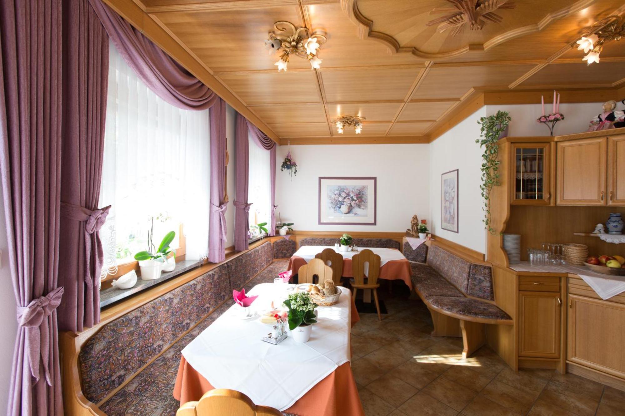 Linghof Bed & Breakfast ติโรโล ภายนอก รูปภาพ