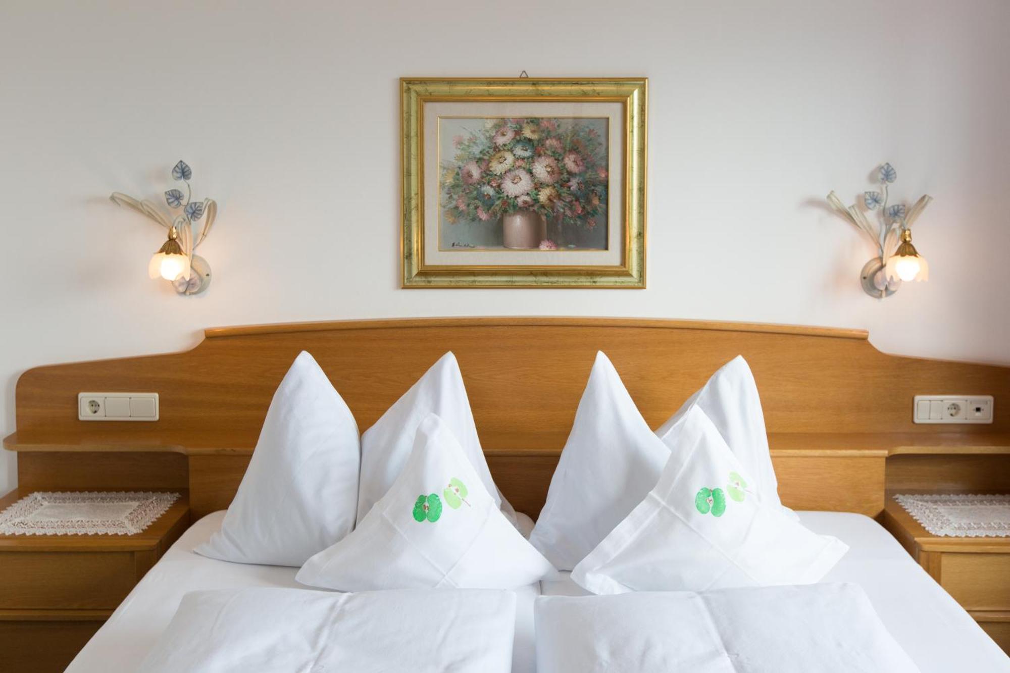 Linghof Bed & Breakfast ติโรโล ภายนอก รูปภาพ